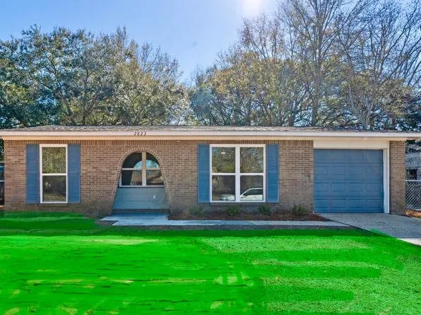 2823 Woodlane St, Gautier, MS 39553