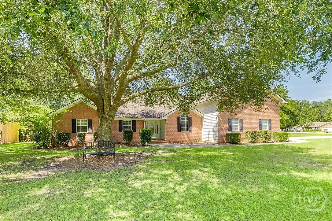 4 bed, 2.0 bath, 2994 sqft, $2,600 — Photo 2