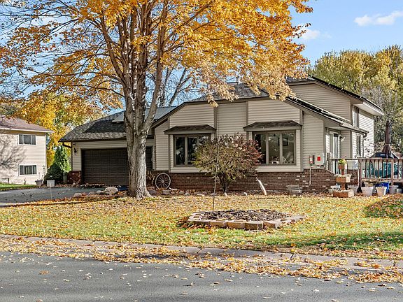 3rd image of 7622 Orchid Ln N