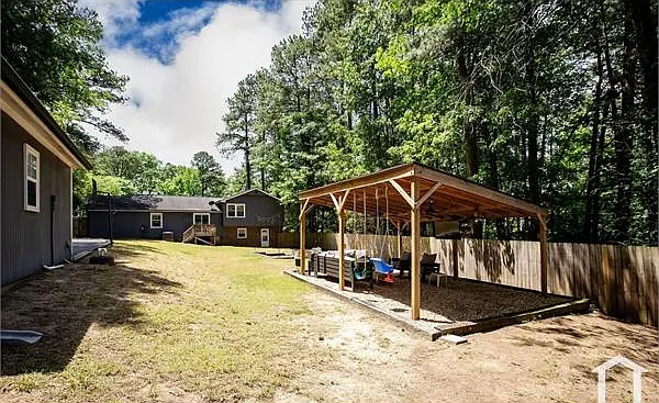 604 Colchester Dr — Photo 3
