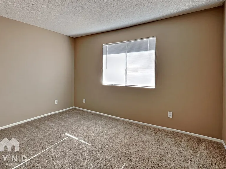 11412 N 57th Dr — Photo 8