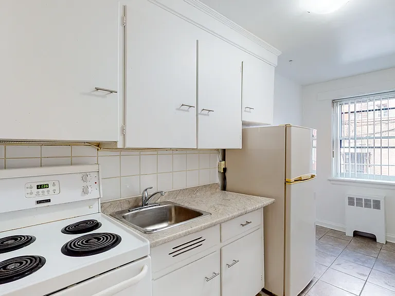 385 Besserer St — Photo 27