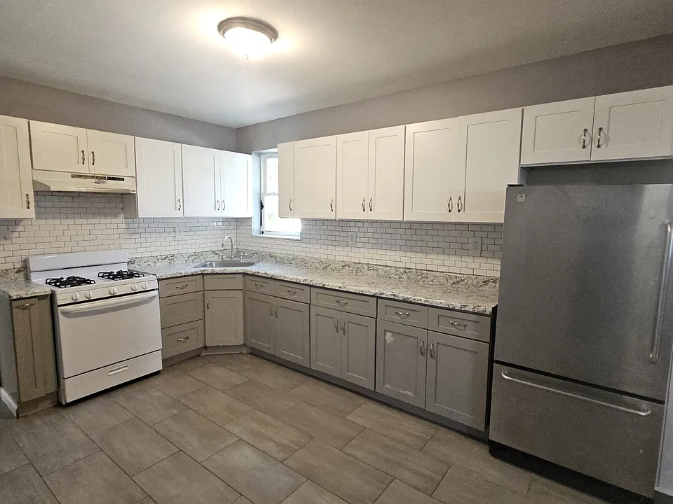 48 Hopkins Pl #1