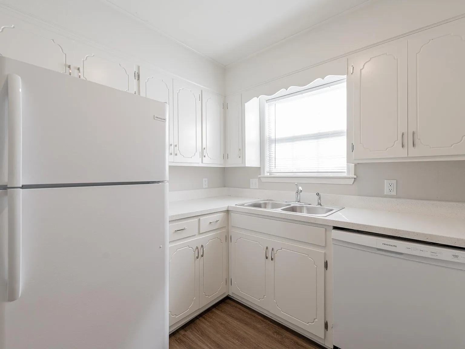 2 bed, 1.5 bath, 900 sqft, $850 — Photo 2