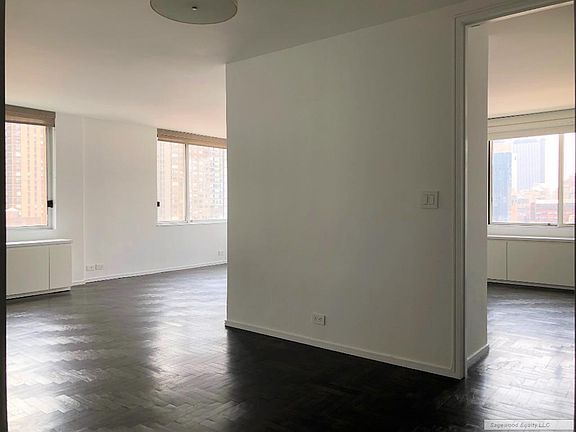 4th image of 350 W 50th St APT 21B
