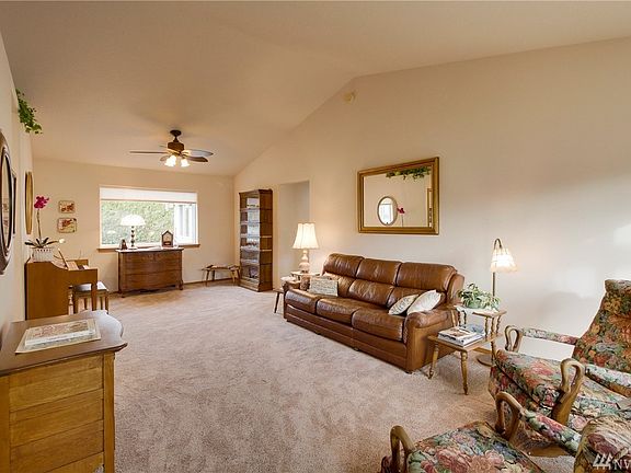 2nd image of 43 Parkwood Cir
