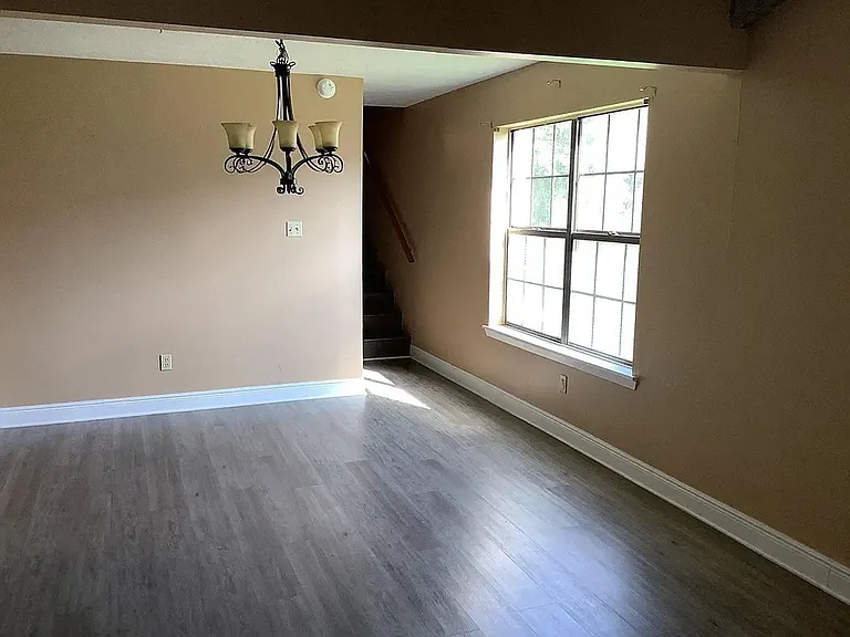 381 Windermere Blvd — Photo 2