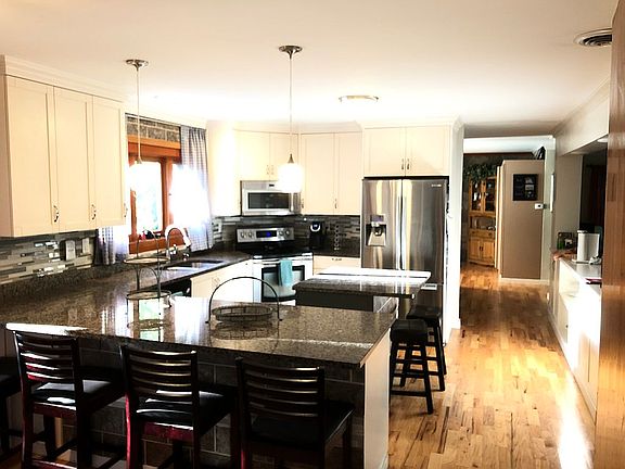 4th image of 3811 Woodlawn St