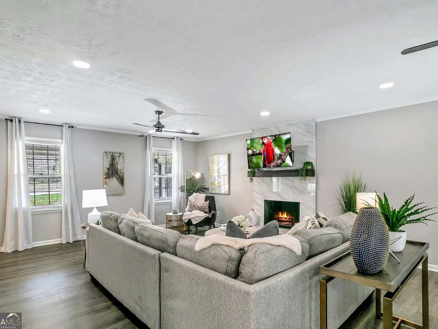 4 bed, 2.5 bath, 2000 sqft, $5,200 — Photo 2