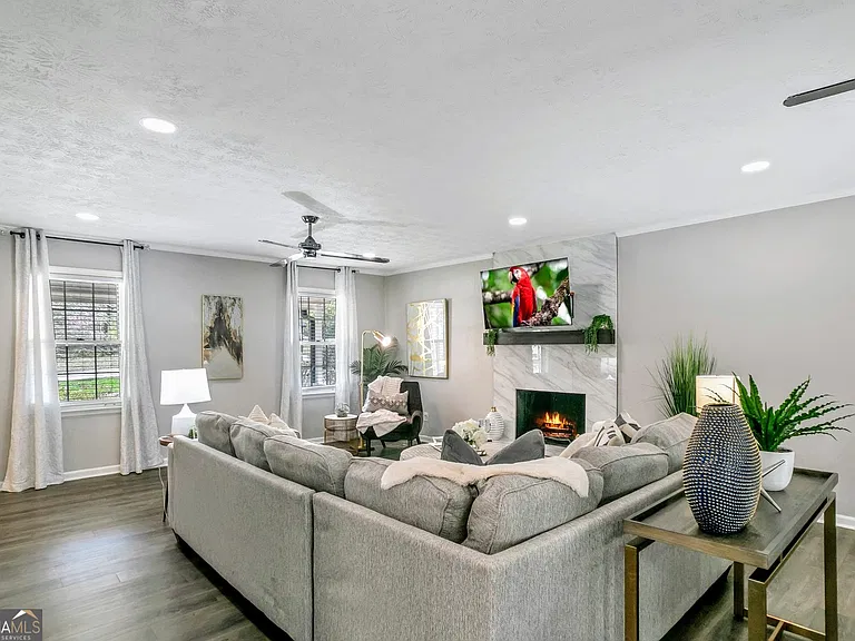65 Juliana Dr — Photo 2