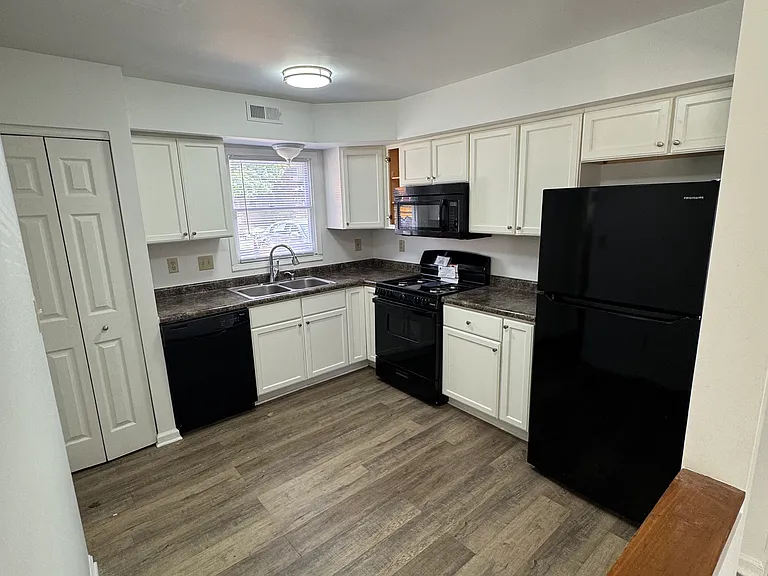 6076 Pennsylvania Dr — Photo 7