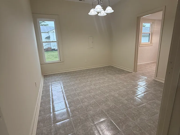 202 S Sampson Ave — Photo 9