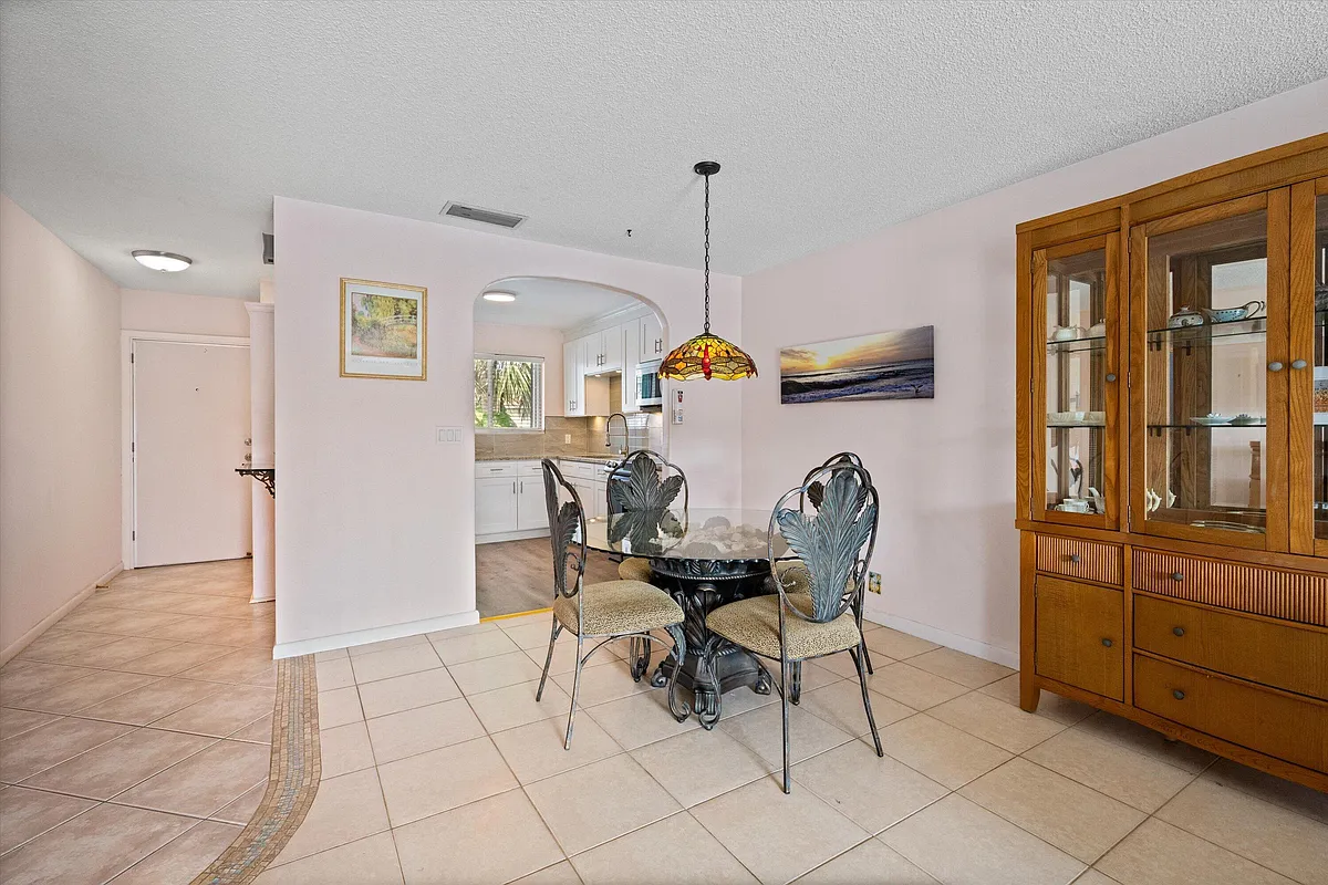Building Photo - 421 S Lakeside Dr #10