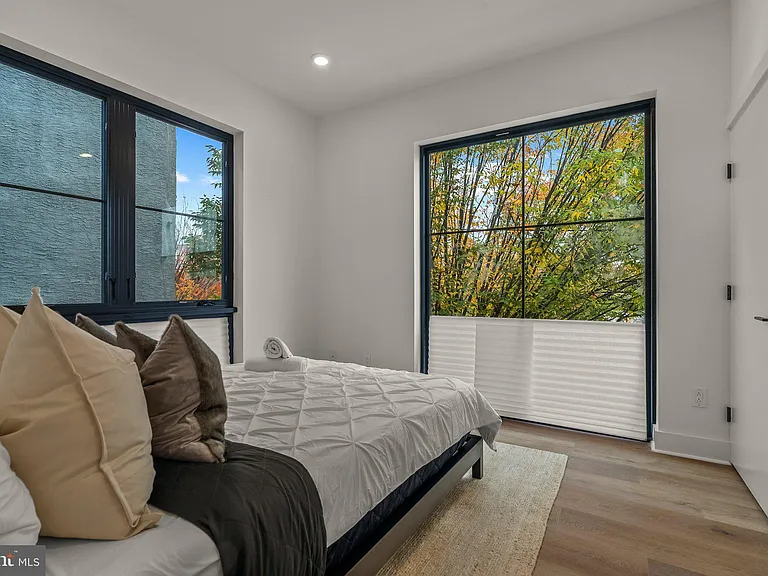 416 W Girard Ave #2 — Photo 16