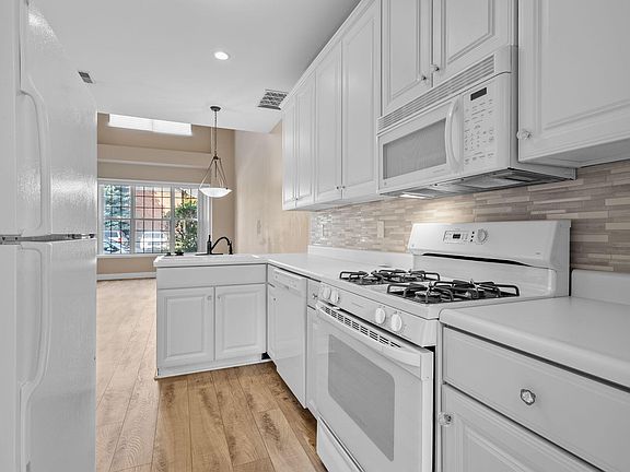 5th image of 8819 Park Place Dr