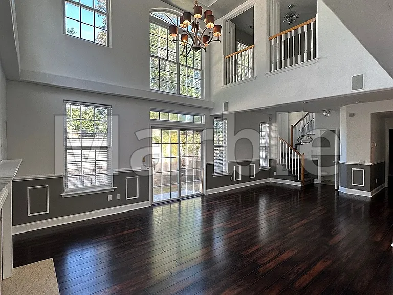 827 Mission Ave — Photo 1