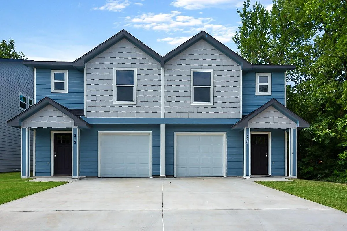 3 bed, 2.5 bath, 1450 sqft, $1,450 — Photo 1