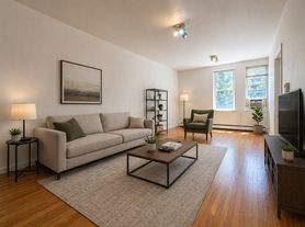 7906 5th Ave, Brooklyn, NY