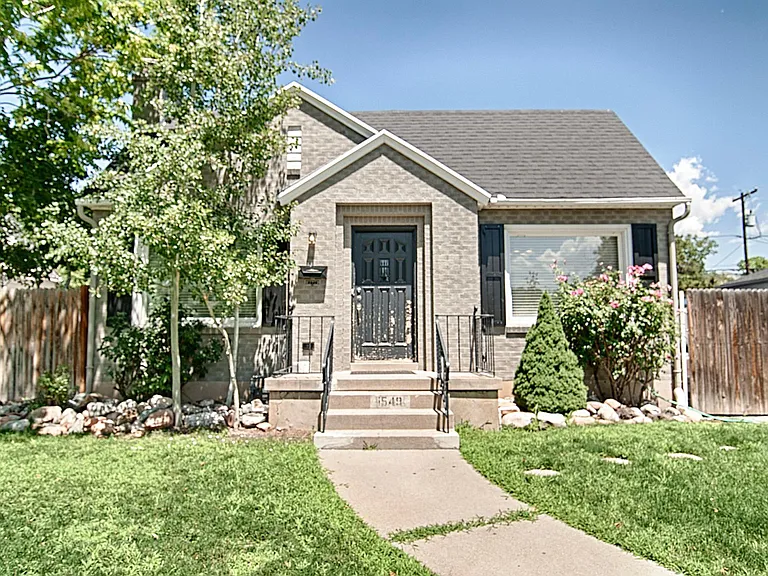 1549 E Westminster Ave — Photo 1