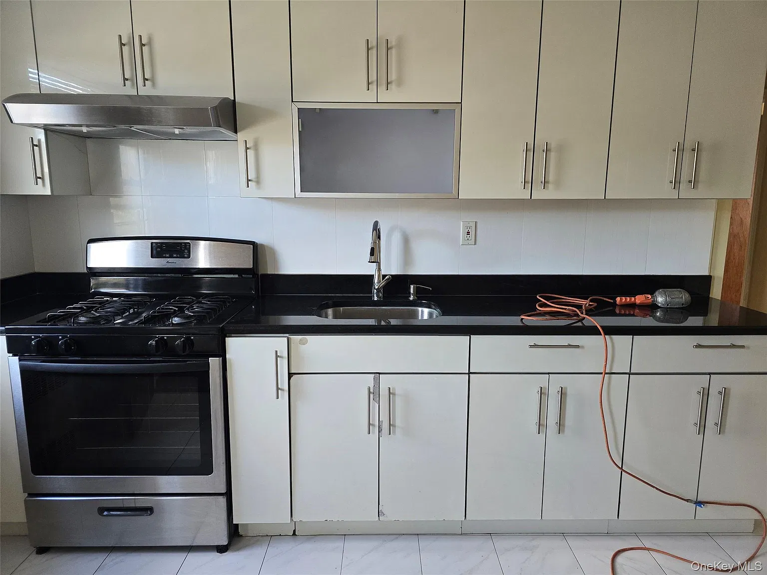2 bed, 1.5 bath, 1000 sqft, $2,700 — Photo 4