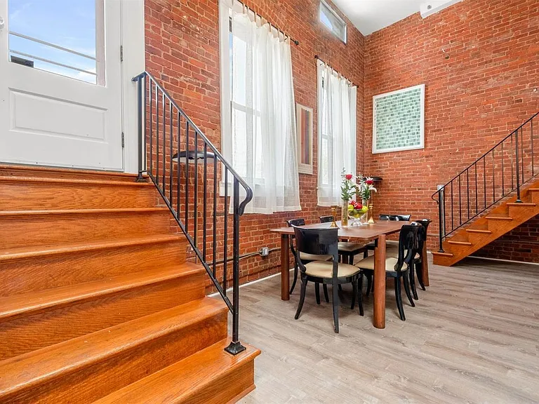46 Irving St #2R — Photo 15