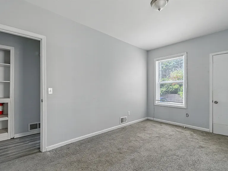 1595 W Grand Blvd — Photo 17