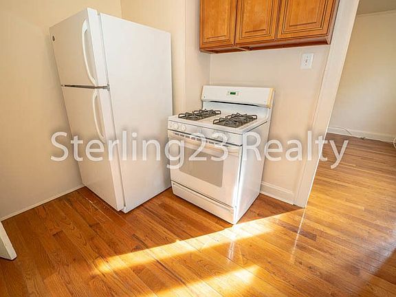 5th image of 2119 27th St #D1