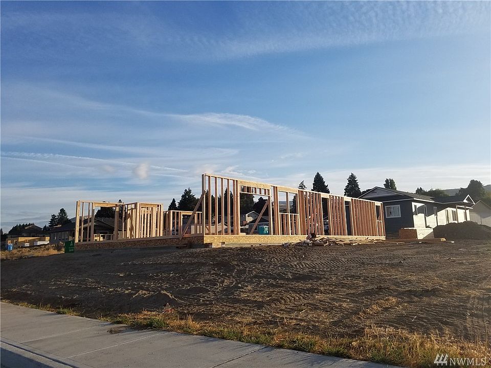 1st image of 476 Hawthorn Ct NW