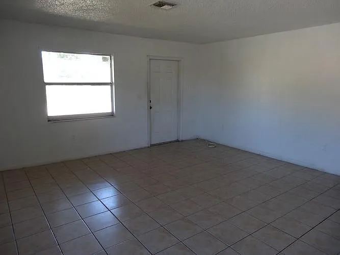 2400 NW 21st St #3 — Photo 16