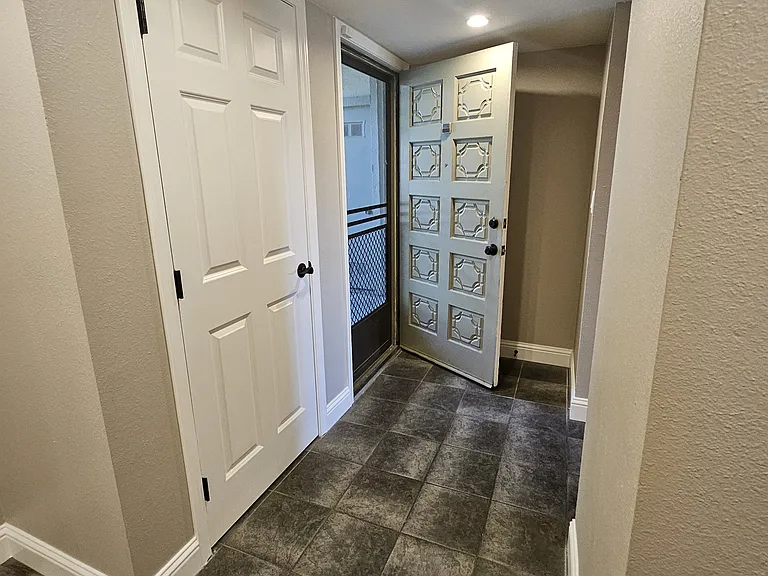 825 Oak Grove Rd #49 — Photo 2