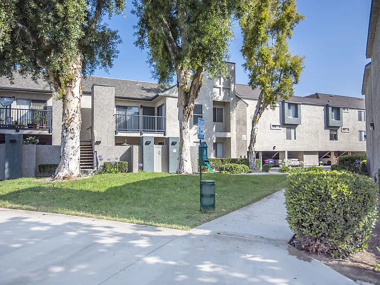 310 Jefferson Apartments — Photo 39