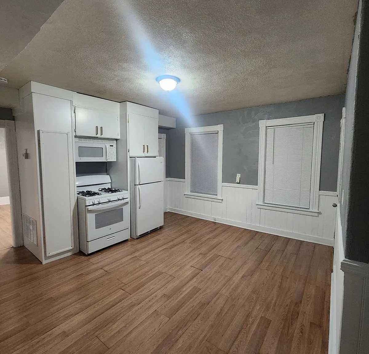 2 bed, 900 sqft, $1,850 — Photo 1
