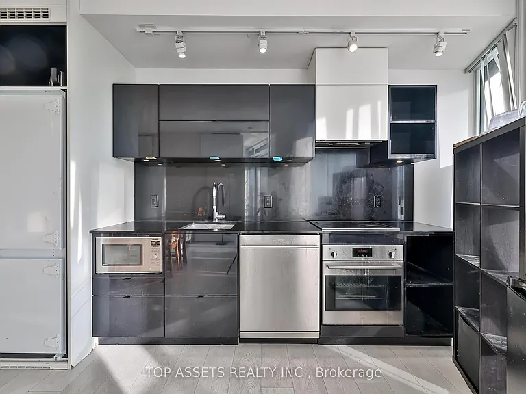 125 Peter St #602 — Photo 12