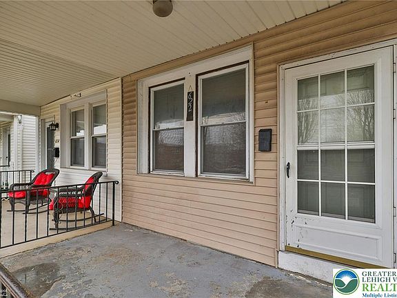 4th image of 622 E Locust St