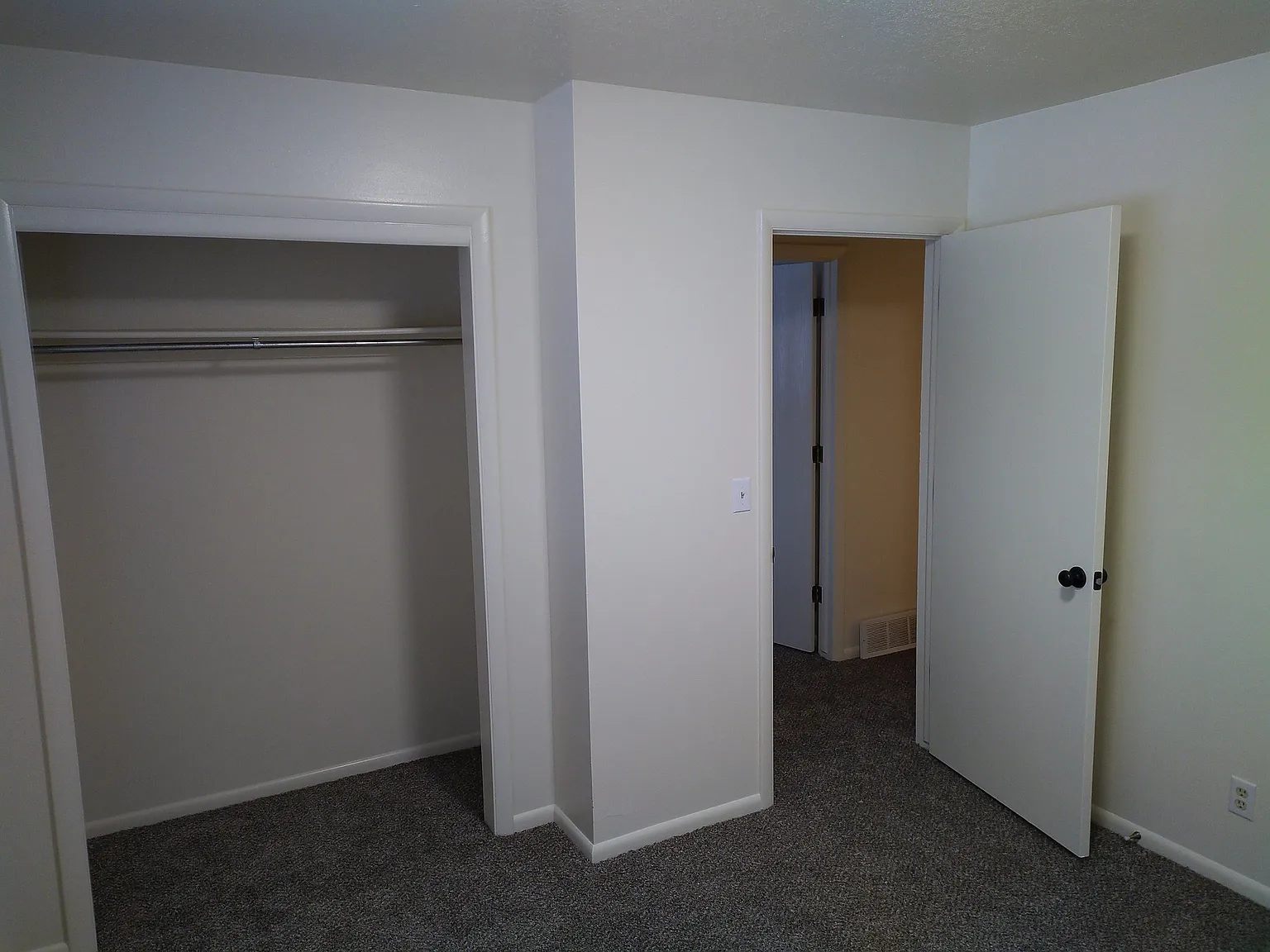 2 Bed 1 Bath Apartment in Logan — Photo 4