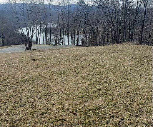 4th image of 33 High Meadows Dr