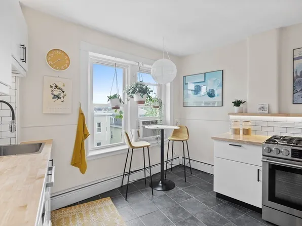 152 Berkshire St APT 5, Cambridge, MA 02141