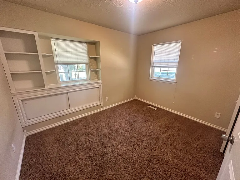 1613 Vine St — Photo 4