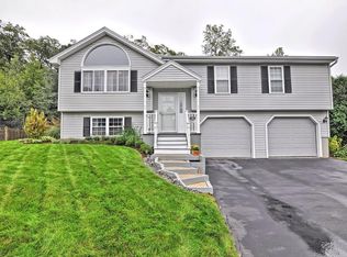 22 Stonehouse Ln, Worcester, MA 01609