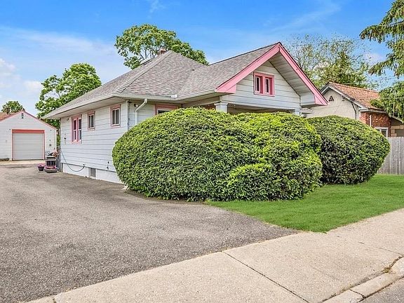 3rd image of 8 Brightside Ave