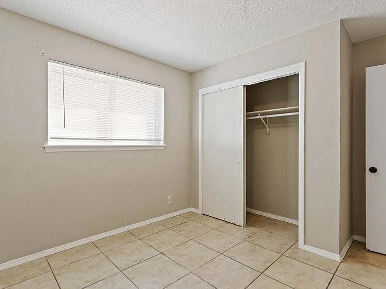 304 Carnival Dr — Photo 26