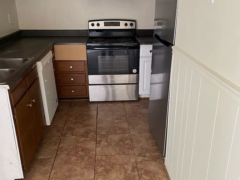 725 Denton Cir — Photo 2