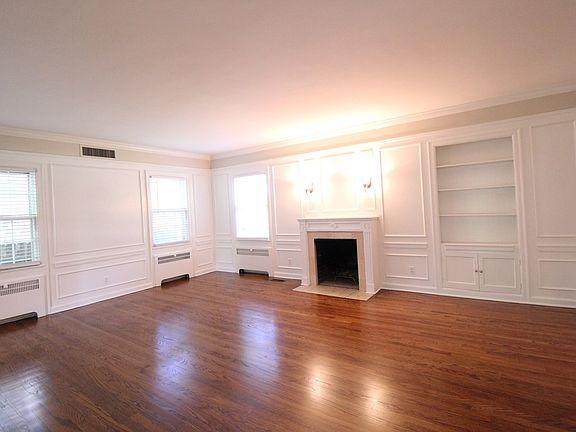 5th image of 601 W 50th St