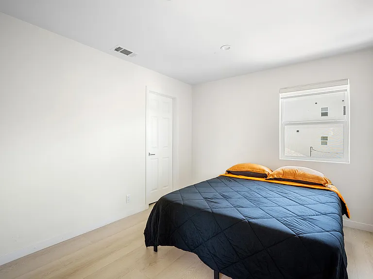 5228 Auckland Ave #2 — Photo 11