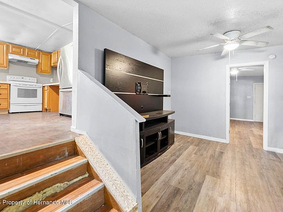 5th image of 122 Arkays Ave