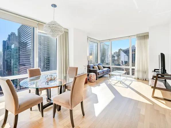 247 W 46th St APT 3004, New York, NY 10036