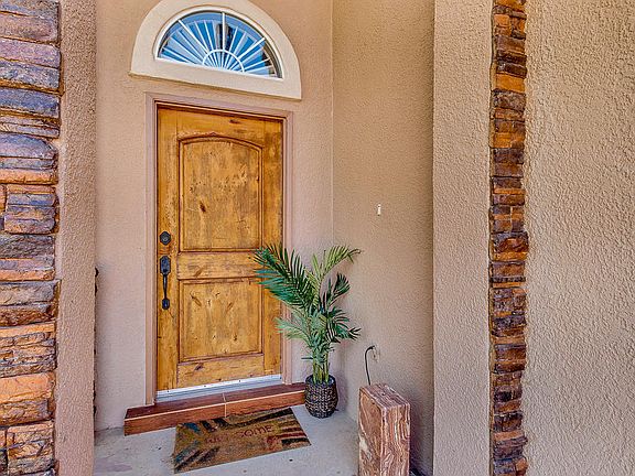 4th image of 3129 Royal Crest St