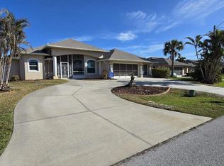13 Pebble Beach Rd, Rotonda West, FL 33947
