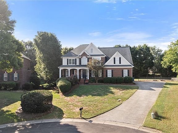 4th image of 121 Foxmoor Ct