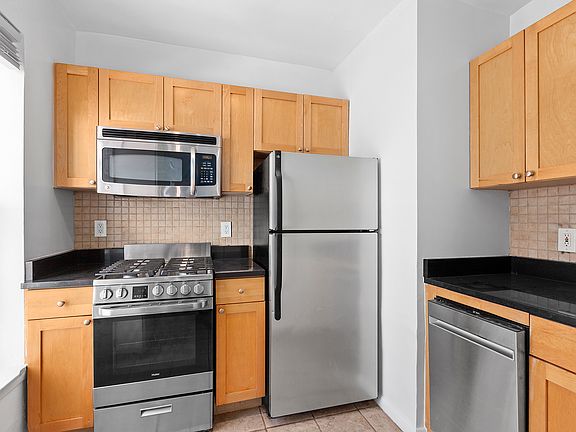 5th image of 417 W 50th St APT 3B